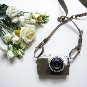 Olympus Fényképezőgép váztok és szíj "Olive En Vogue"